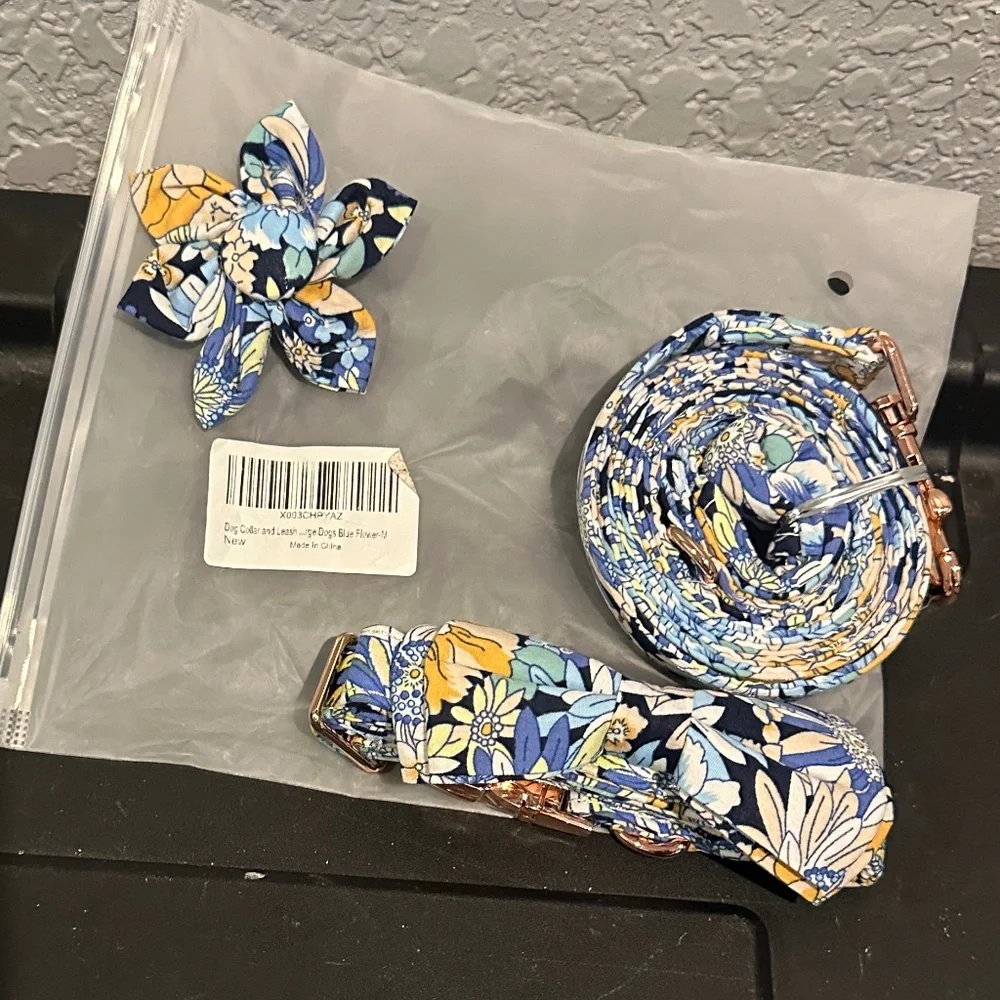 NWT Cute Floral Leash, Collar and Bow Set